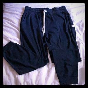 Dark heather blue Vuori jogger
